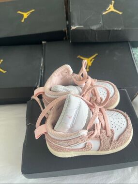 Jordan Mids Pink